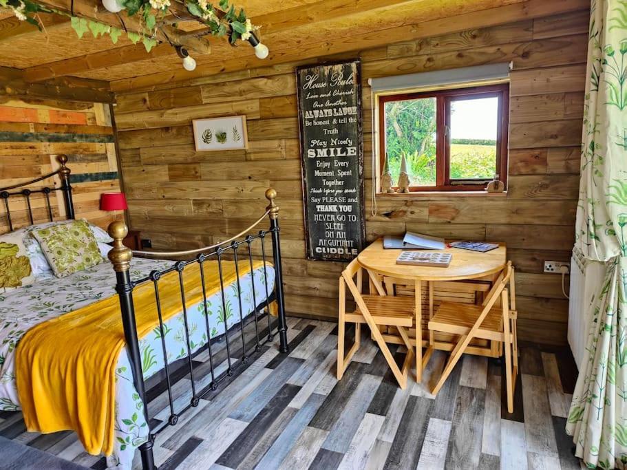 Little Swelle Cabin With Awesome Sea Views Poundstock Экстерьер фото
