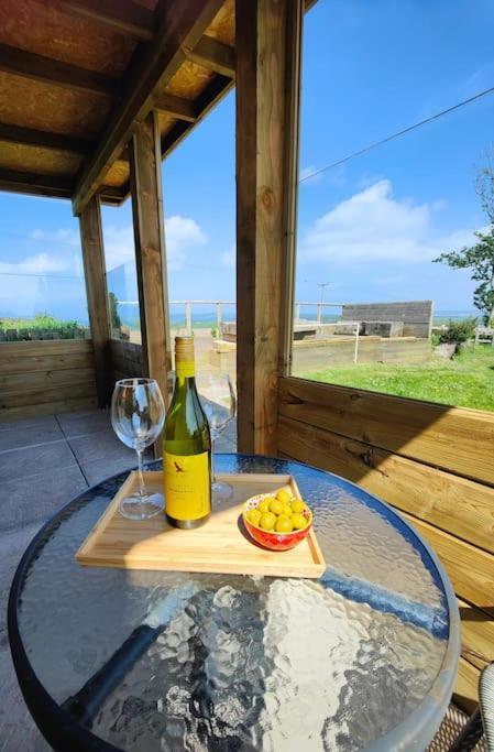 Little Swelle Cabin With Awesome Sea Views Poundstock Экстерьер фото